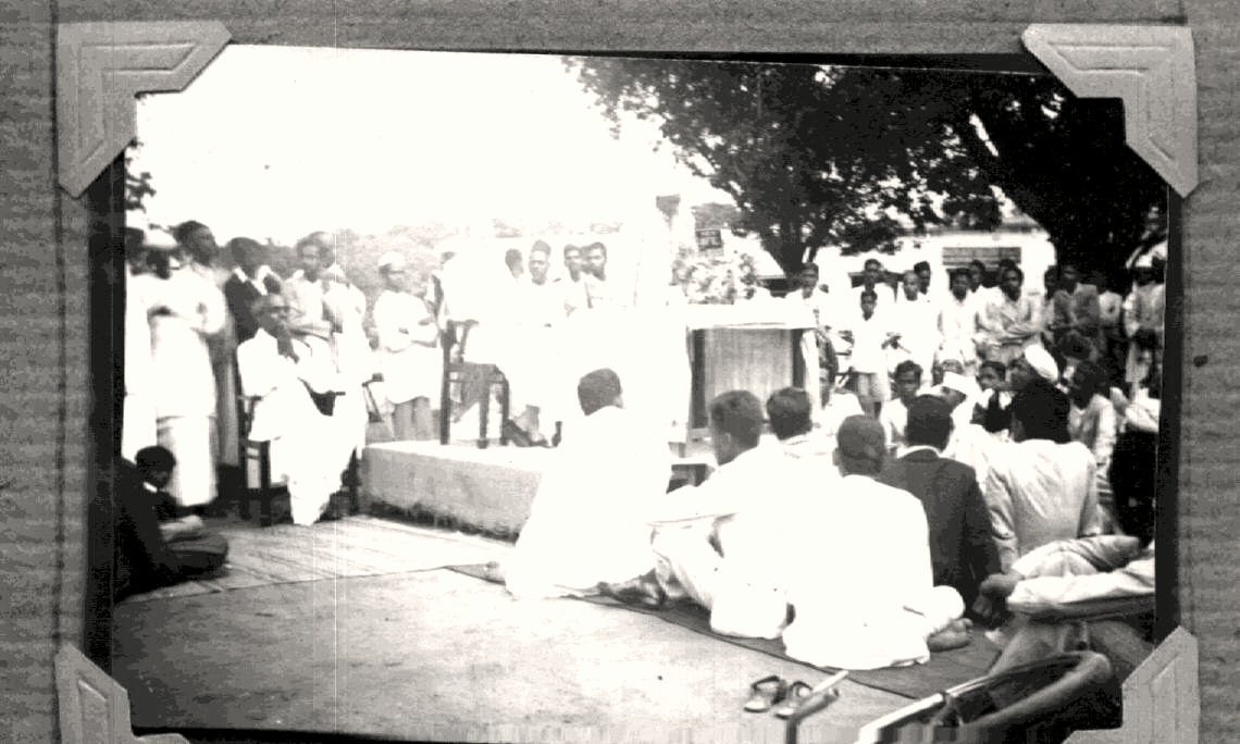 A public lecture at Basavanagudi during the same weeks. The crowd is the record.
